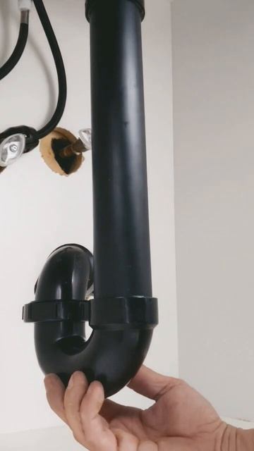 How to Install a Single Kitchen Sink Drain with An Offset. #shorts #diy смотреть онлайн