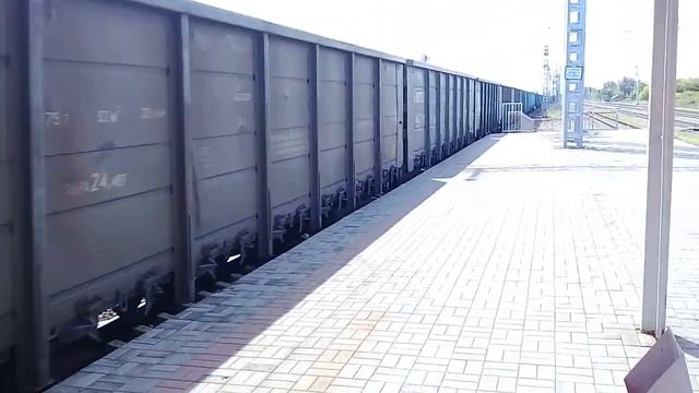 Электровоз 2ЭС6-445 с грузовым поездом следует по ст. Чурилово смотреть онлайн