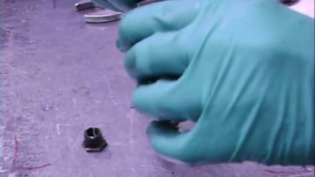 Disassembling Sauer Danfoss Multi Function Valve from Series 90 Pump смотреть онлайн