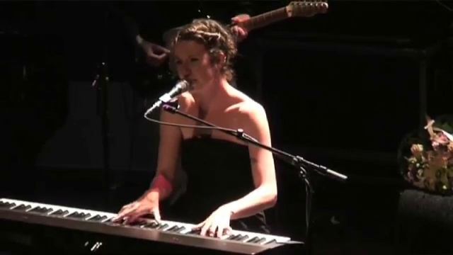 Le Titre met 'Sharp Silence' op het Volgspot Open Podium 2010 смотреть онлайн