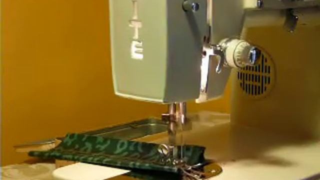 BEAST!! VINTAGE WHITE 465 Heavy duty 1.3amp SEWING MACHINE смотреть онлайн