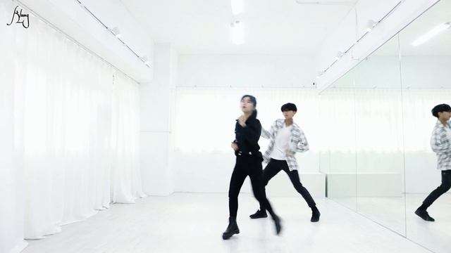 TXT (투모로우바이투게더) 'Sriracha' (Original Song: Marteen) Dance Cover смотреть онлайн