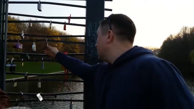 МИНСК. МОСТ ЛЮБВИ С ЗАМКАМИ СЧАСТЬЯ. ГОМОСЕКОВ НЕТ смотреть онлайн