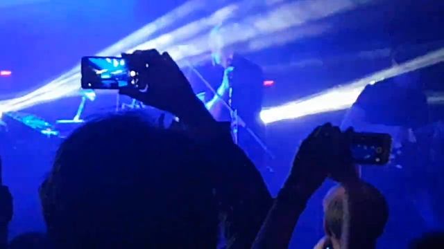 Дельфин - Серебро дождя live (отрывок) смотреть онлайн