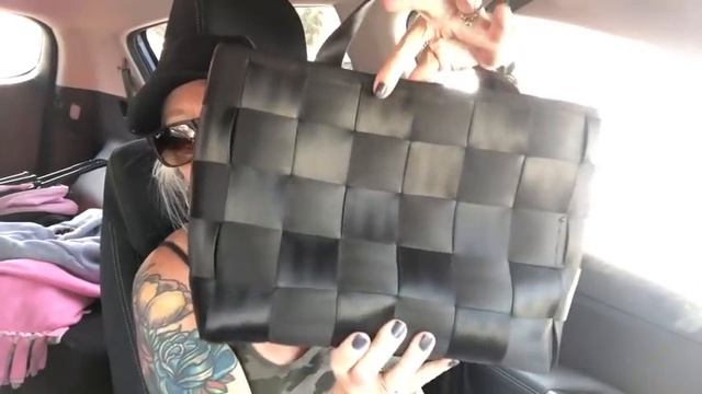 Thrift With Me! TONS of DESIGNER PURSES AGAIN!! For RESALE! смотреть онлайн