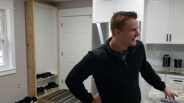 Пылесос-робот Румба. Roomba robot vacuum. смотреть онлайн