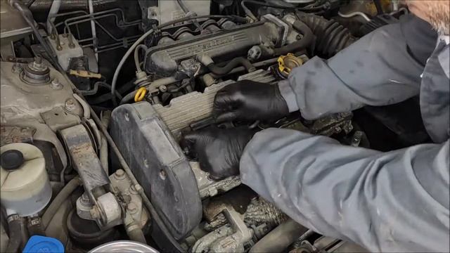 Cambio de bujias a un rover 45, 1.6 gasolina del año 2004 смотреть онлайн
