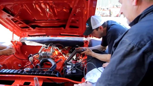 THE DELIVERY: CAR #9 TO BE RESTORED ON GRAVEYARD CARZ WAS A 1970 PLYMOUTH 'CUDA 383 AUTOMATIC! смотреть онлайн