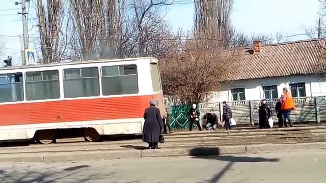 Кривой Рог возгорание двигателя в трамвае 5.03.17 смотреть онлайн