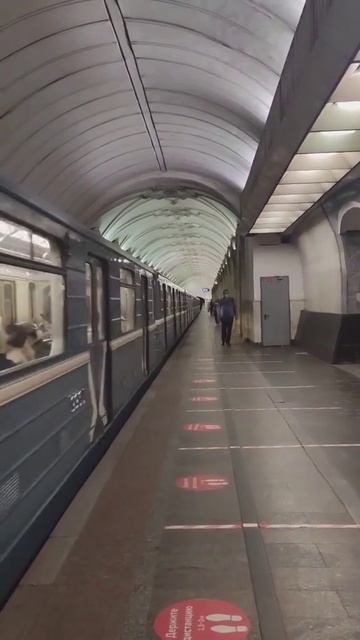 Метропоезд 81-717/714 "Номерной" №14 отправляется со станции "Павелецкая", Замоскворецкая линия 8/0 смотреть онлайн
