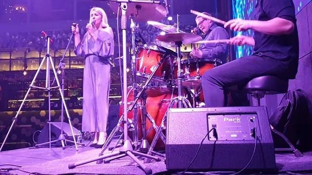 Kateryna Biehu в ресторане Время смотреть онлайн