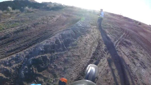 Honda tornado 250 y Yamaha yzf 250 girando смотреть онлайн