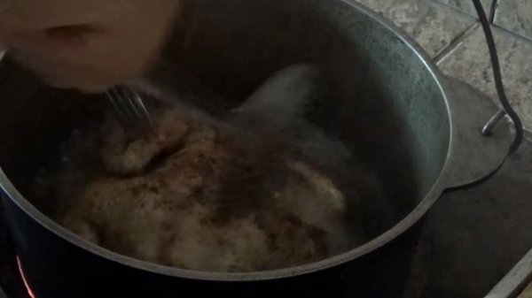 Хрустящие корочки, курица и картошка в казане.