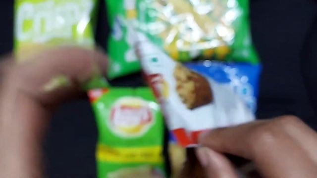 Lays spanish tomato tango Rs 10 unpacking / Lays chips смотреть онлайн