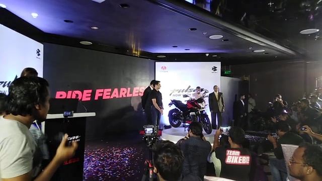 পালসার এনএস ১৬০ এলো এফআই ও এবিএস ভার্সনে! смотреть онлайн