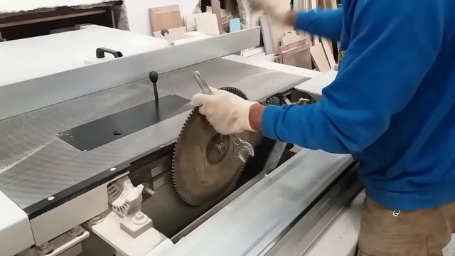 Sostituire lama circolare ad una Combinata per legno - Woodworking replace blade смотреть онлайн
