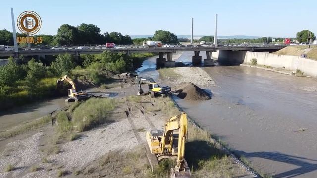 Профильные службы уже начали работы по изменению русла реки. смотреть онлайн