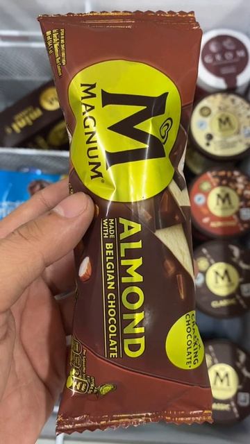EXPENSIVE MAGNUM ALMOND ICE CREAM #shorts смотреть онлайн