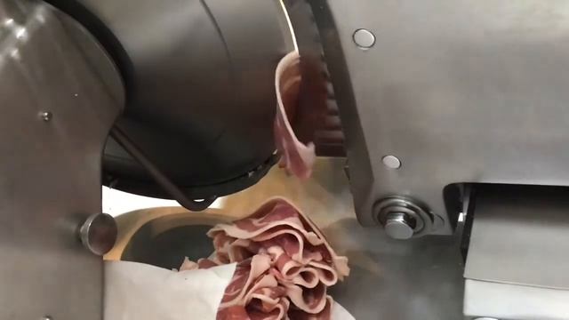 Satisfying Meat Slicer With Unexpected Accident At The End🤣 смотреть онлайн