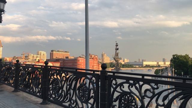 Кафедральный соборный Храм Христа Спасителя, Патриарший мост, Москва река смотреть онлайн