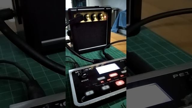 Mooer PE100 test with mini amp смотреть онлайн