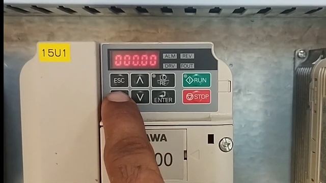 Yaskawa J1000 VFD Inverter || How To Set Frequency In VFD || Part 1 @MianElectric