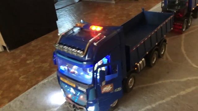 RC TRUCK&CM RC 1:14 8X8 MERCEDES ACTROS HIDRAULIC TIPPER FULL LED FULL SERVONAUT SYSTEM смотреть онлайн