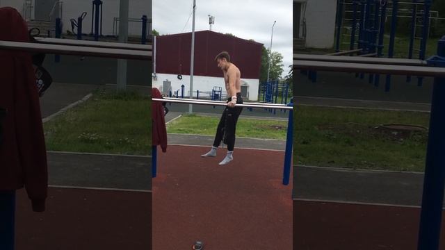 Отжался на брусьях с доп весом 16 кг, 36 раз смотреть онлайн