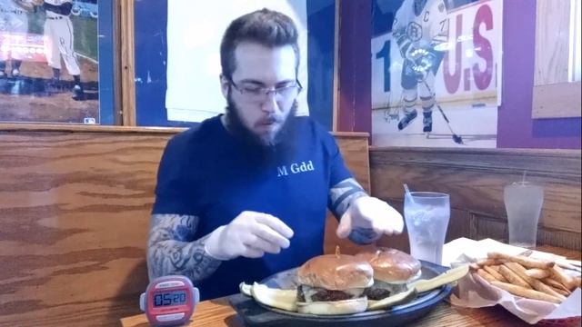 Billy's Sports Bar's Burger Challenge смотреть онлайн