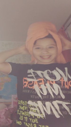 убираюсь на полке с косметикой