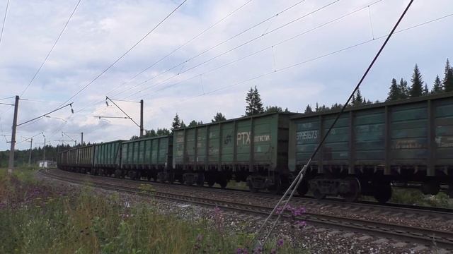 ВЛ80С-895/884Б с грузовым поездом смотреть онлайн