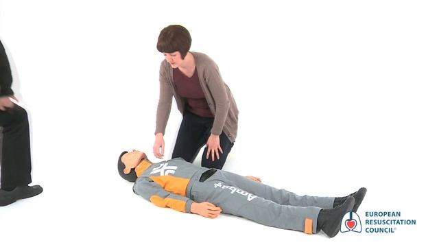 Cardiopulmonary Resuscitation (CPR) and Automated External Defibrillation (AED) on an Ambu Mannequi смотреть онлайн
