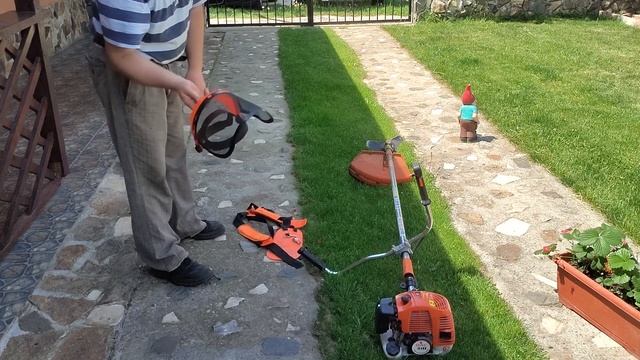 Motocoasa Dac 310. A inceput sezonul de cosit! Cutting green grass смотреть онлайн