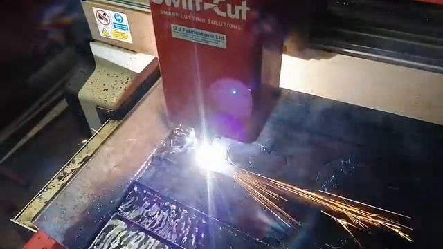 Cutting 20mm plate, using a Swiftcut mk4 1250 water table with #hypertherm powermax 125. #swiftcut смотреть онлайн