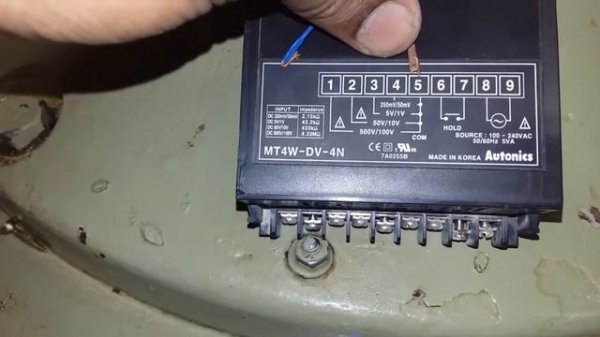 Autonics MT4W panel meter by RPM measure with LS iGA5a inverter.
