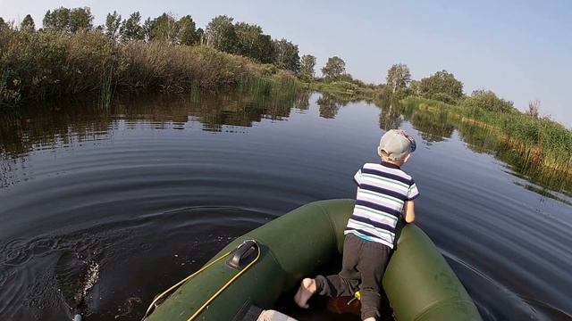 Первый ТРОФЕЙ сына!! Щуки ТОПЯТ кружки и РВУТ живцов! Ловля щуки на кружки. Ловля щуки на спиннинг. смотреть онлайн