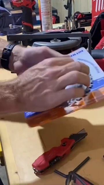 Can the Milwaukee Fuel M12 Circular Saw cut Metal? смотреть онлайн