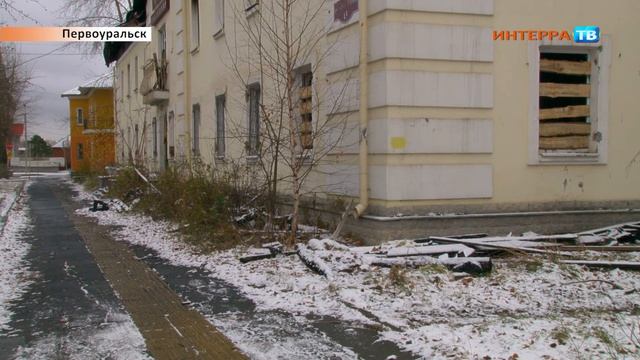 У сгоревшей гостиницы на Ватутина не убрали мусор смотреть онлайн