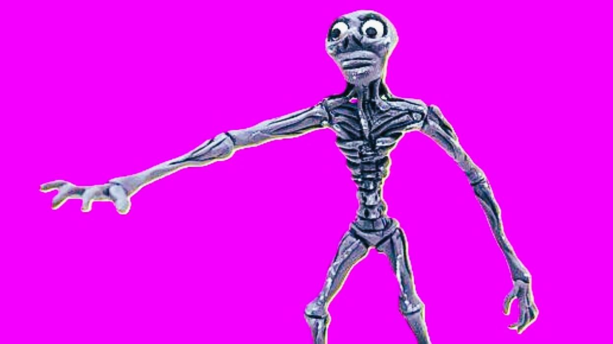 НЕРВОЗНЫЙ ГОСТЬ - Тревора Хендерсона смотреть онлайн