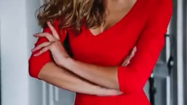 Красное платье украинского бренда BYURSE смотреть онлайн