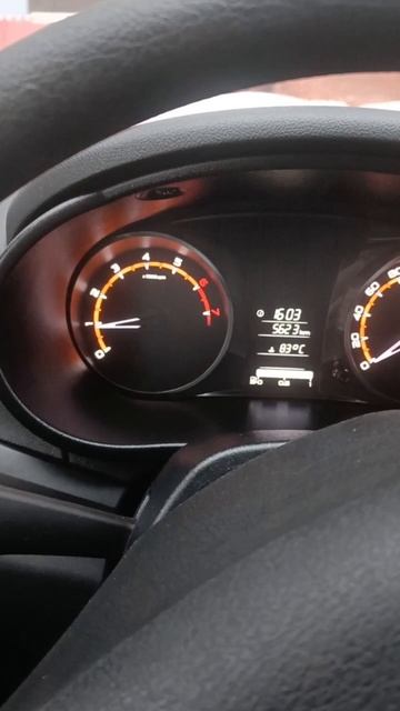 Лада Гранта двигатель 8кл подкидывает обороты при выжиме сцепления. смотреть онлайн