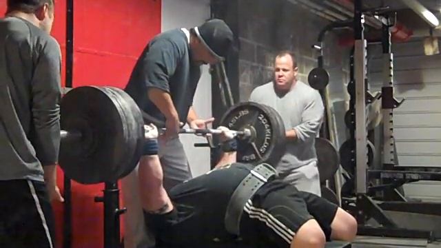 11-29-10 Bench 495 530 640 675 miss both times.wmv смотреть онлайн
