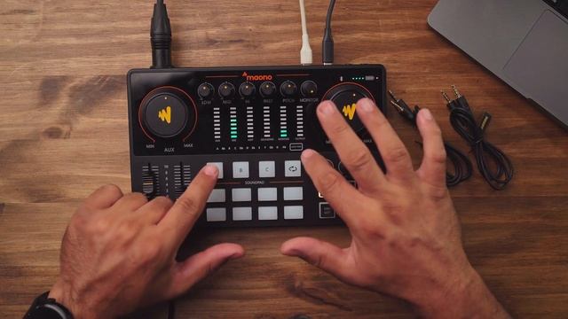 Interface de Audio MaonoCaster E2 para Podcasters, YouTubers, músicos смотреть онлайн