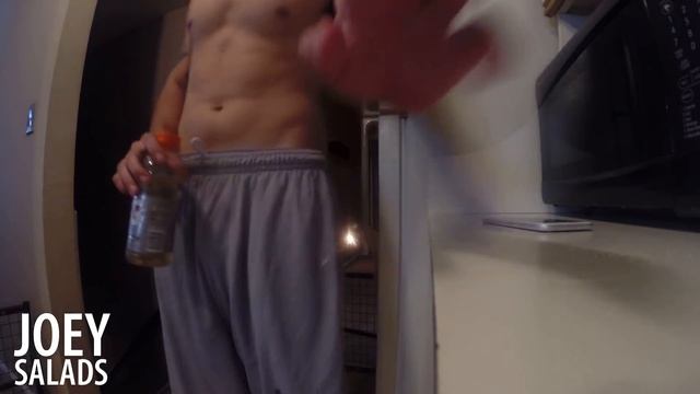 Drinking Piss Prank - 100 Days of Pranking Day 50 смотреть онлайн