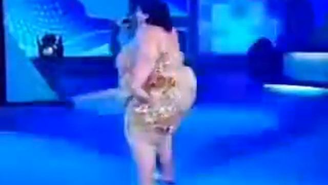 Девушка 200 кг. Тансует Прикол 2017 Видио до слёзы смотрите смотреть онлайн