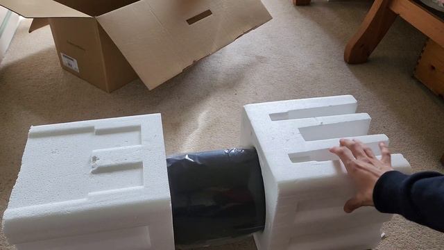 Bowers and Wilkins Zeppelin Unboxing - This is what £700 gets you смотреть онлайн