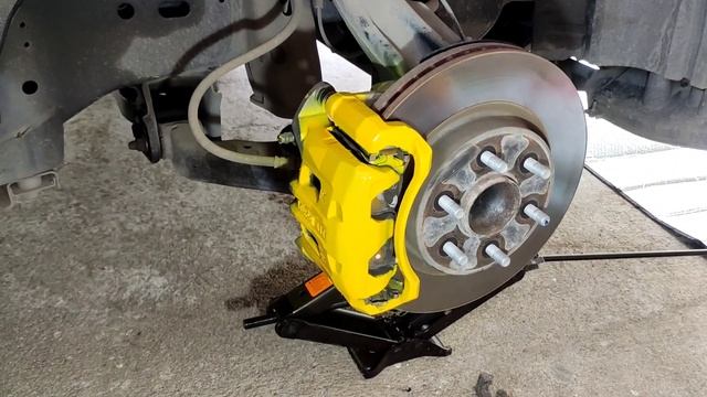 HOW TO PAINT NISSAN NAVARA BRAKE DRUM AND CALIPER смотреть онлайн