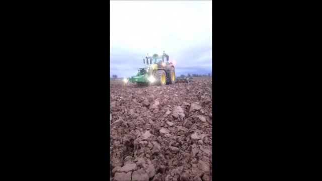 John Deere 8270R gradeando en Quintana de Rueda смотреть онлайн