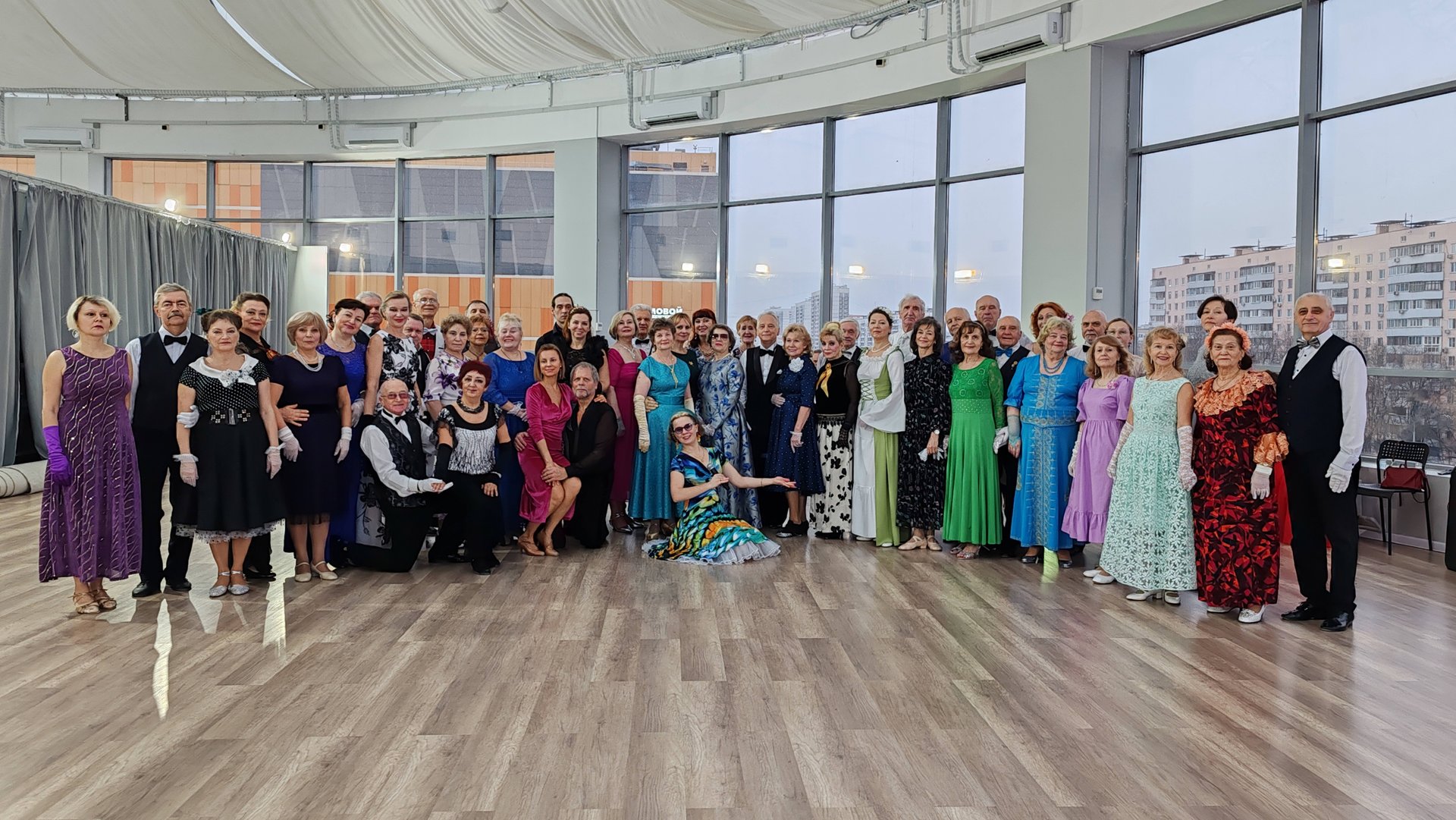 Танцевальный вечер на Пражской 01.02.25г смотреть онлайн