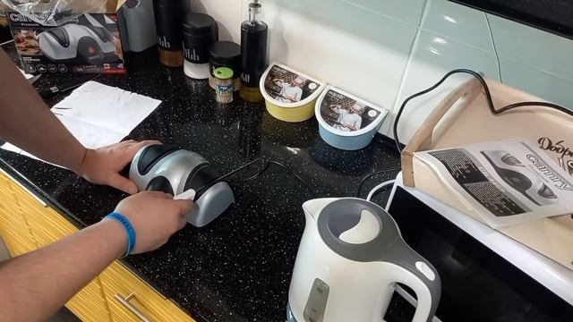 Дружина проміняла мене на нього❗️ Новий помічник на кухні, Єлектро точилка ножів Camry❗️ смотреть онлайн